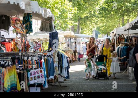 Wöchentlicher Markt im Freien, Foix, Department of Ariège, Les d'Anie, Pyrenäen, Frankreich. Stockfoto