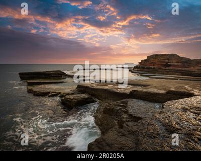 Berühmte touristische Gegenden von Kocaeli. Sunrise on the Pink Rocks ( Türkisch; Pembe Kayalar ). Sommersaison. Kefken, Kandira, Türkei Stockfoto