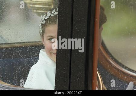 Prinzessin Charlotte kehrt nach der Krönungszeremonie von König Karl III. Und Königin Camilla im Zentrum von London mit dem Bus zum Buckingham Palace zurück. Foto: Samstag, 6. Mai 2023. Stockfoto