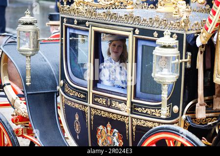 London, Großbritannien. 06. Mai 2023. Lady Louise Mountbatten-Windsor verlässt Westminster nach der Krönungszeremonie von König Karl III. Und Königin Camilla im Zentrum von London, Großbritannien, am 6. Mai 2023. Foto: Raphael Lafargue/ABACAPRESS.COM Kredit: Abaca Press/Alamy Live News Stockfoto