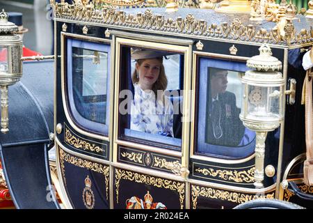 London, Großbritannien. 06. Mai 2023. Lady Louise Mountbatten-Windsor verlässt Westminster nach der Krönungszeremonie von König Karl III. Und Königin Camilla im Zentrum von London, Großbritannien, am 6. Mai 2023. Foto: Raphael Lafargue/ABACAPRESS.COM Kredit: Abaca Press/Alamy Live News Stockfoto