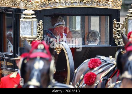 London, Großbritannien. 06. Mai 2023. Prinz und Prinzessin von Wales mit Prinz George, Prinzessin Charlotte und Prinzessin Louis verlassen Westminster nach der Krönungszeremonie von König Karl III. Und Königin Camilla im Zentrum von London, Großbritannien, am 6. Mai 2023. Foto: Raphael Lafargue/ABACAPRESS.COM Kredit: Abaca Press/Alamy Live News Kredit: Abaca Press/Alamy Live News Stockfoto