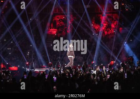 Sänger Quevedo bei einem Konzert im Wizink Center in Madrid, Spanien am 5. Mai 2023. Der kanarische Künstler hat mit seiner DQE Tour durch ganz Spanien gereist. (Foto: Alvaro Laguna/Pacific Press/Sipa USA) Stockfoto