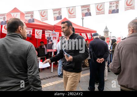 Neue Wohlfahrtspartei (Yeniden Refah Partisi) - islamistische politische Partei in der Türkei, eine Standaktivität im Vorfeld der Wahlen 2023. Kayseri Zentraltürkei Stockfoto