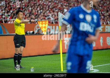 Saitama. 6. Mai 2023. Schiedsrichter Zhang Cheng gewinnt in der letzten 2. Etappe der AFC Champions League 2022 zwischen Urawa Reds und Al Hilal am 6. Mai 2023 im Saitama Stadium 2002 in Saitama, Japan. Kredit: Zhang Xiaoyu/Xinhua/Alamy Live News Stockfoto