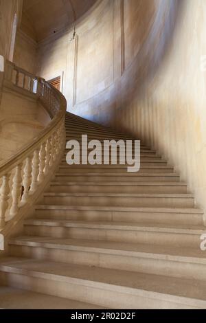 Alte Treppe aus reinem weißem Marmor Stockfoto