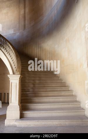 Alte Treppe aus reinem weißem Marmor Stockfoto