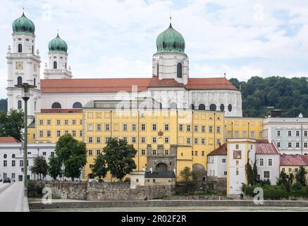 Inn Promenade und St. Stephansdom in Passau (Bayern) (Deutschland) Stockfoto