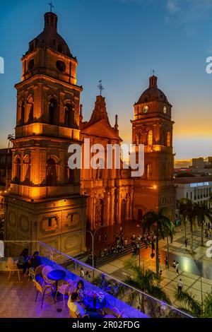 Die Kathedrale St. Lawrence bei Nacht, Santa Cruz de la Sierra, Bolivien Stockfoto