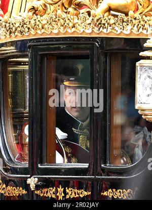 London, Großbritannien. 06. Mai 2023. London, Großbritannien. 6. Mai 2023. Der Prince of Wales reist entlang der Mall während der Krönung von König Charles. Kredit: Doug Peters/Alamy Live News Stockfoto