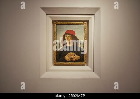 Portrait of a man with a Medal of Cosimo the Elder, auch bekannt als Portrait of a Youth with a Medal, ist ein Gemälde der italienischen Renaissance Stockfoto