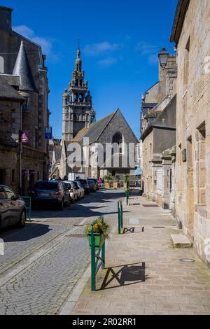 Die alten Straßen des Hafens von Roscoff, Bretagne, Frankreich Stockfoto