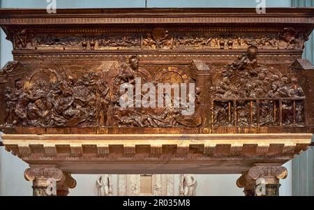 Besuch der Basilika San Lorenzo in Florenz, Italien Stockfoto