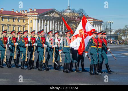 SANKT PETERSBURG, RUSSLAND - 08. MAI 2018: Ehrenwache bei der Siegesparade. Sankt Petersburg Stockfoto