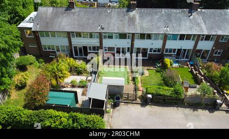 Häuser nebeneinander und Blick auf den Garten Stockfoto