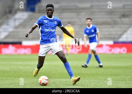 Lommel, Belgien. 06. Mai 2023. Jong Genks Ibrahima Sory Bangoura wurde in Aktion während eines Fußballspiels zwischen Jong Genk (U23) und KMSK Deinze am Samstag, den 06. Mai 2023 in Genk, am 9. (Von 10) Tag der Relegation Play-offs der 1B. Division der belgischen Meisterschaft „Challenger Pro League“ 2022-2023 gezeigt. BELGA FOTO JOHAN EYCKENS Kredit: Belga News Agency/Alamy Live News Stockfoto