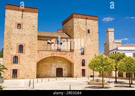 Fassaden der Kirche der Heiligen Mutter des Sakraments auf der Plaza Alta von Badajoz (Spanien) Stockfoto