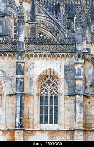 Detail des Fensters der Kathedrale von Batalha in Portugal Stockfoto