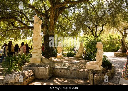 Fatima, Portugal - 25. Juni 20202: Statuen, die die Erscheinung unserer Lieben Frau für die 3 Hirtenkinder von Fatima repräsentieren (Portugal) Stockfoto