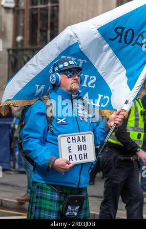 Glasgow, Schottland, Großbritannien. 6. Mai 2023. Anhänger der schottischen Unabhängigkeit marschieren vom Kelvingrove Park durch das Stadtzentrum zu einer Rallye in Glasgow Green. Die Veranstaltung wurde von der Gruppe All Under One Banner organisiert. Kredit: Skully/Alamy Live News Stockfoto
