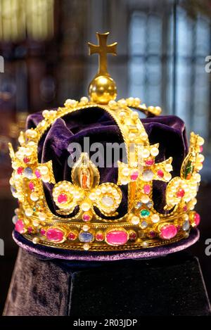 King Henrys Krone in Chapel Royal im Hampton Court Palace, Richmond upon Thames, Surrey, London, England, Vereinigtes Königreich. 22. April 2023 Stockfoto