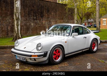 1988 Porsche Carrera CS, ausgestellt auf der April Scramble, die am 23. April 2023 im Bicester Heritage Centre stattfindet. Stockfoto