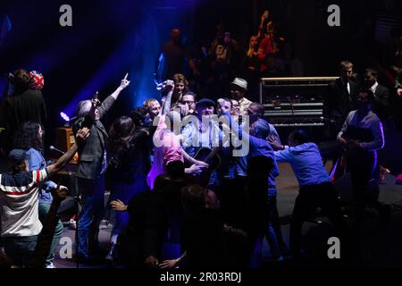 05. Mai 2023 - Peter Doherty tritt in der Royal Albert Hall am letzten Abend seiner „Mised Songbook“-Tour in London auf. Er erinnerte die Fans an seine frühere Leistung im Jahr 2008, die mit einer Bühneninvasion endete. Kredit: Jill O'Donnell/Alamy Live News Stockfoto