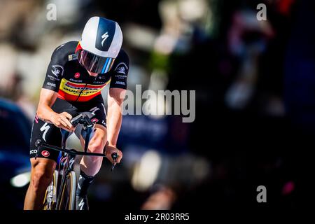 Ortona, Italien. 06. Mai 2023. Belgischer Remco Evenepoel von Soudal Quick-Step in Aktion während der ersten Etappe des Giro D'Italia-Radrennens 2023, einem individuellen Zeitversuch von Fossacesia Marina nach Ortona (19, 6 km), in Italien, Samstag, 06. Mai 2023. Das Giro 2023 findet vom 06. Bis 28. Mai 2023 statt. BELGA FOTO JASPER JACOBS Kredit: Belga News Agency/Alamy Live News Stockfoto