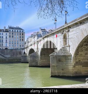 Paris, ile saint-louis und Quai de Bourbon, mit der Pont-Marie Brücke, schöne alte Gebäude Stockfoto