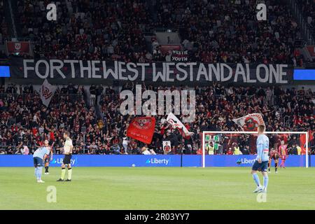 Sydney, Australien. 06. Mai 2023. Wanderers zeigen ihre Unterstützung beim Eliminierungsfinale zwischen den Wanderers und dem FC Sydney am 6. Mai 2023 im CommBank Stadium in Sydney, Australien. Credit: IOIO IMAGES/Alamy Live News Stockfoto