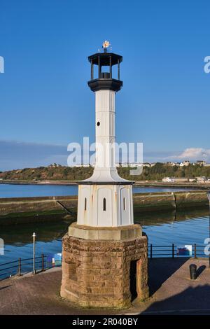 Maryport Leuchtturm am Hafen, Maryport, Cumbria Stockfoto