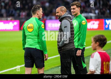 AMSTERDAM - (lr) Schiedsrichter Danny Makkelie, AZ Alkmaar Coach Pascal Jansen während des niederländischen Premier-League-Spiels zwischen Ajax Amsterdam und AZ Alkmaar in der Johan Cruijff Arena am 6. Mai 2023 in Amsterdam, Niederlande. AP | niederländische Höhe | Ed VAN DE POL Stockfoto