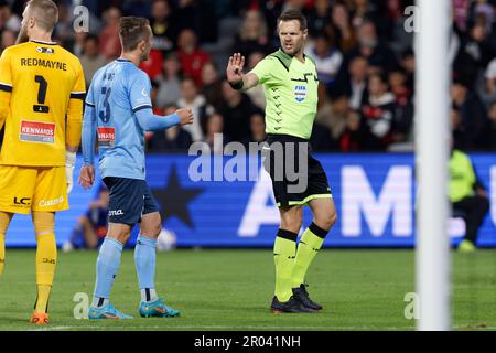 Sydney, Australien. 06. Mai 2023. Schiedsrichter Chris Beath in Aktion während des Eliminierungsfinalspiels zwischen den Wanderers und dem FC Sydney im CommBank Stadium am 6. Mai 2023 in Sydney, Australien Kredit: IOIO IMAGES/Alamy Live News Stockfoto