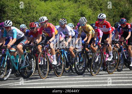 Tarrueza, Spanien, 06. Mai 2023: Die Radfahrerin von Team SD Worx, Marie Schreiber, die während der 6. Etappe des LaVuelta der Frauen mit Carrefour 2023 zwischen Castro-Urdiales und Laredo am 06. Mai 2023 in Tarrueza, Spanien, im Peloton reitet. Kredit: Alberto Brevers / Alamy Live News Stockfoto