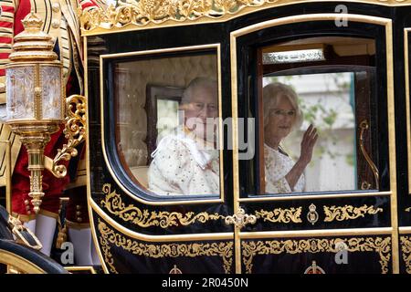 6. Mai 2023 - King Charles & Queen Camilla Reise im Diamond Jubilee State Coach auf der Reise zur Krönung in Westminster Abbey, London Stockfoto