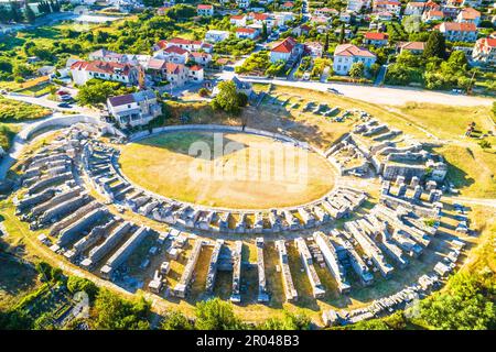Das antike Salona oder das römische Amphitheater Solin aus der Vogelperspektive, Split Region von Dalmatien, Kroatien Stockfoto