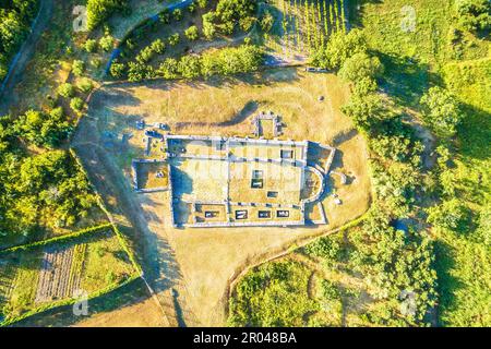 Antikes Salona oder römische Ruinen von Solin aus der Vogelperspektive, Split Region von Dalmatien, Kroatien Stockfoto
