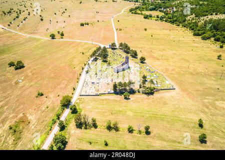 Die historische Kirche der Heiligen Erlösung Ruinen in der Cetina, pre-romanischen Kirche im Dalmatinischen Hinterland von Kroatien Stockfoto