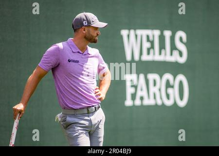 Charlotte, NC, USA. 6. Mai 2023. Wyndham Clark in der dritten Runde der Wells Fargo Championship 2023 im Quail Hollow Club in Charlotte, NC, auf dem 8. Green. (Scott Kinser/Cal Sport Media). Kredit: csm/Alamy Live News Stockfoto