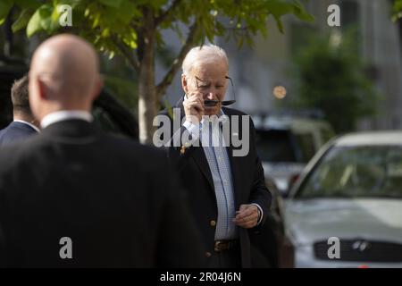 Washington, Usa. 06. Mai 2023. US-Präsident Joe Biden kommt am Samstag, den 6. Mai 2023, zur Messe in der katholischen Kirche der Heiligen Dreifaltigkeit in Washington, D.C. Foto: Chris Kleponis/UPI Credit: UPI/Alamy Live News Stockfoto