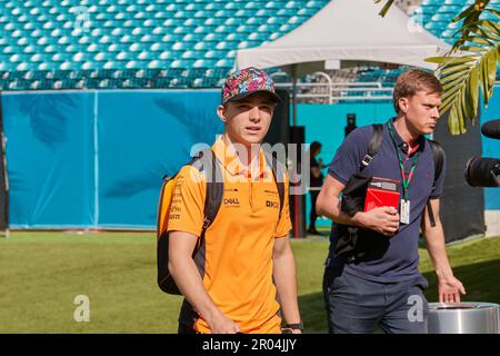 Miami Gardens, Florida, USA. 6. Mai 2023 Qualifying Day, F1 Grand Prix von Miami am Miami International Autodrome am 6. Mai 2023 in Miami Gardens, Florida, USA. Pole Position: 11 Sergio Perez (MEX) Red Bull Racing; zweiter: 14 Fernando Alonso (E) Aston Martin; dritter: 55 Carlos Sainz (E) Ferrari. Kredit: Yaroslav Sabitov/YES Market Media/Alamy Live News. Stockfoto