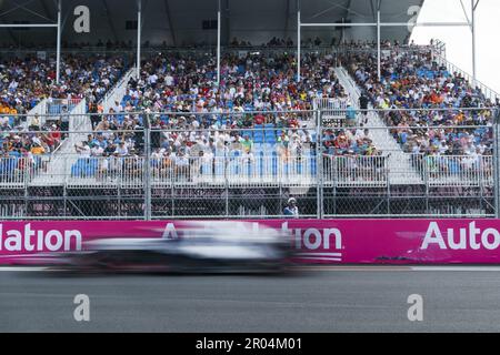 Miami Gardens, Usa. 06. Mai 2023. Am Samstag, den 6. Mai 2023, qualifizieren sich die Fans beim Formel 1 Grand Prix​ von Miami im Miami International Autodrome in Miami Gardens, Florida. Foto: Greg Nash/UPI Credit: UPI/Alamy Live News Stockfoto