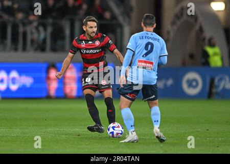 Sydney, Australien. 06. Mai 2023. Miloö Ninkovi? (L) der Western Sydney Wanderers und Glenville Adam James Le Fondre (R) des FC Sydney werden während des Spiels Der A-League 2023 Finals Series zwischen dem FC Sydney und den Western Sydney Wanderers im CommBank Stadium in Aktion gesehen. Endstand: Sydney FC 2:1 Western Sydney Wanderers (Foto: Luis Veniegra/SOPA Images/Sipa USA) Guthaben: SIPA USA/Alamy Live News Stockfoto