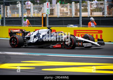 6. Mai 2023: Miami International Autodrome, Miami Gardens, Florida, USA: Formel 1 Crypto.com Miami Grand Prix 2023: Qualifikationstag: Nyck De Vries Fahrt mit dem Auto Nr. 21 Scuderia AlphaTauri auf der Rennstrecke während der FP3. Sitzung Stockfoto