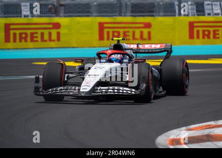 6. Mai 2023: Miami International Autodrome, Miami Gardens, Florida, USA: Formel 1 Crypto.com Miami Grand Prix 2023: Qualifikationstag: Yuki Tsunoda Fahrt mit dem Auto Nummer 22 Scuderia AlphaTauri auf der Rennstrecke während der FP3. Sitzung Stockfoto