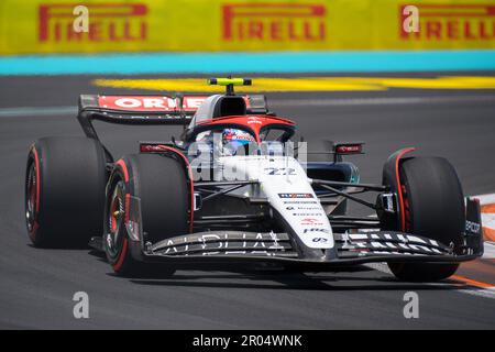 6. Mai 2023: Miami International Autodrome, Miami Gardens, Florida, USA: Formel 1 Crypto.com Miami Grand Prix 2023: Qualifikationstag: Yuki Tsunoda Fahrt mit dem Auto Nummer 22 Scuderia AlphaTauri auf der Rennstrecke während der FP3. Sitzung Stockfoto