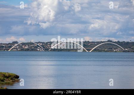 JK-Brücke am Paranoá-See in Brasilia Stockfoto