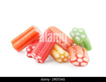 Ein Haufen leckerer, farbenfroher Süßigkeiten aus Gelee auf weißem Hintergrund Stockfoto