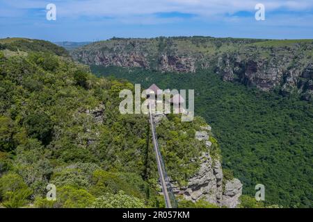 Naturschutzgebiet Lake Eland in der Oribi-Schlucht mit Hängebrücke in Südafrika Stockfoto