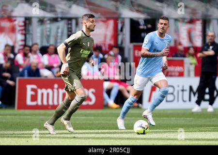 Mailand, Italien, 6. Mai 2023. Rade Krunic (33 Mailand) in Aktion beim Spiel der Serie A Tim zwischen AC Milan und SS Lazio am 6. Mai 2023 im Stadion San Siro in Mailand, Italien. Kredit: Stefano Nicoli/Speed Media/Alamy Live News Stockfoto